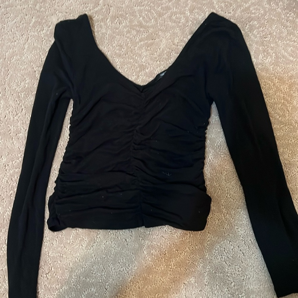 Fitted black scrunch v neck long sleeveve